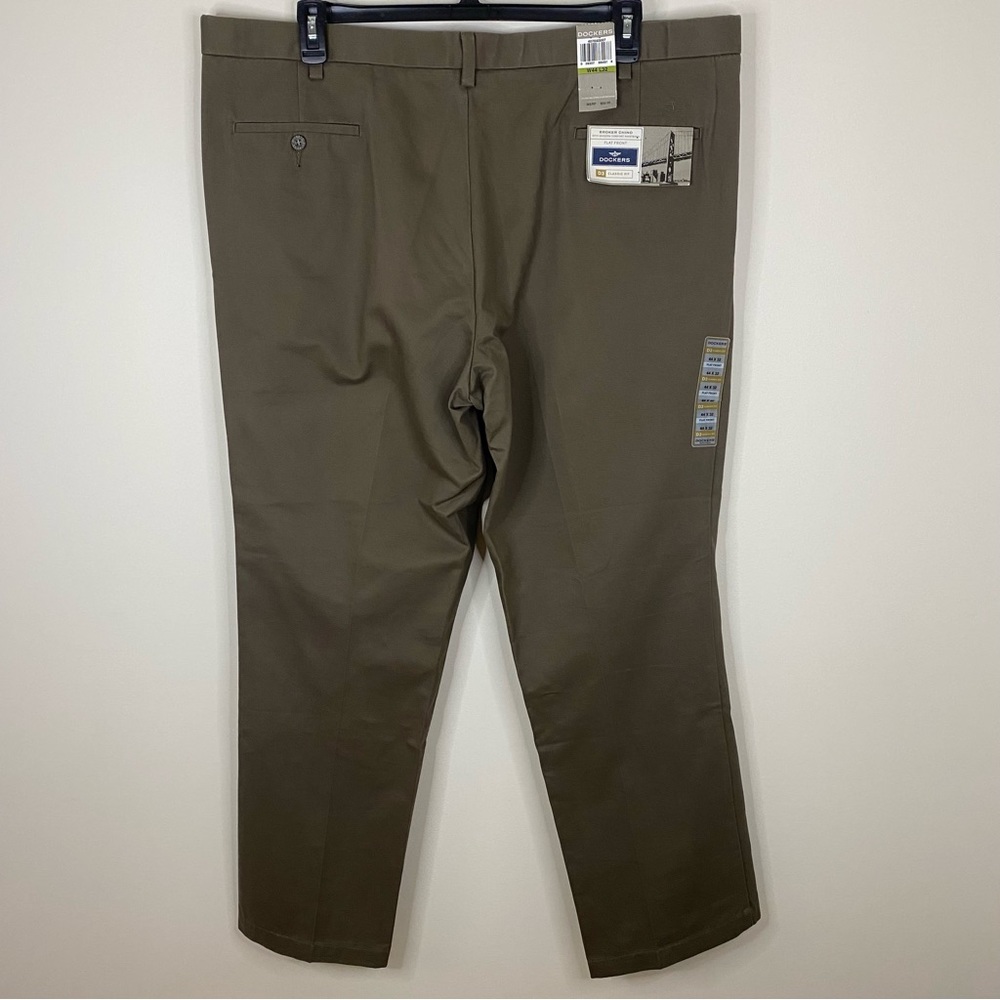 Dockers broker chino with modern waistband flat front D3 Classic Fit Pants 44x32